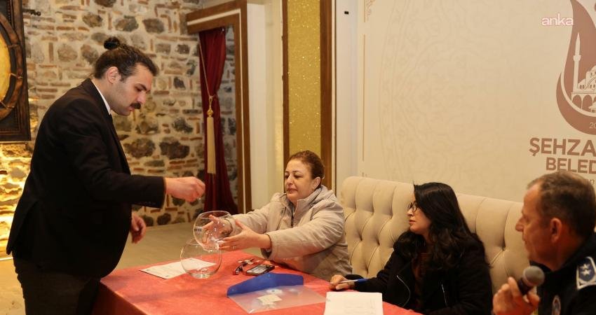 Şehzadeler ilçesinde salı günleri kurulan pazar yerine yönelik yeni düzenleme