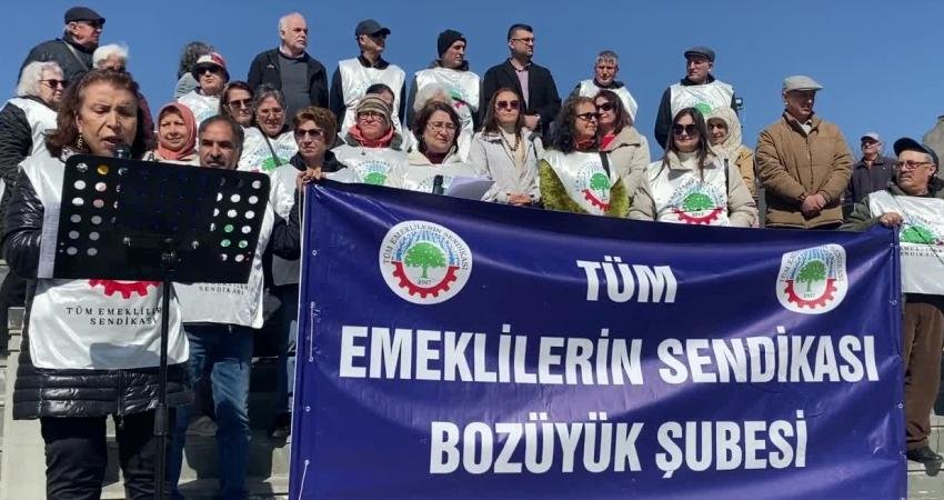 Sendikalı kadınlar Bilecik’ten seslendi: “Emekli kadınların isyanını büyütüyoruz” Tüm Emeklilerin Sendikası Bozüyük Şubesi üyeleri, 8 Mart Dünya Kadınlar