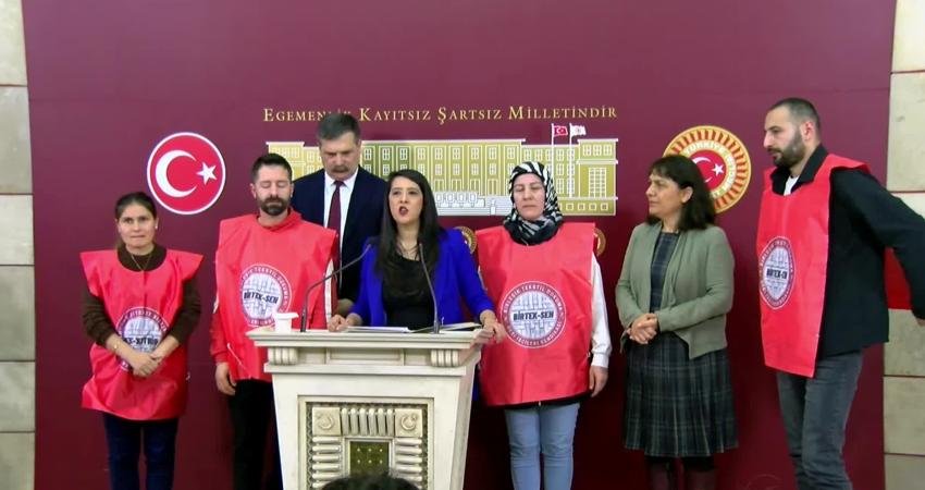 Şık Makas işçileri TBMM’de: “Kıdem ve ihbar tazminatlarımız yasal güvence altında olmasına rağmen neden 150 gündür savaşmak zorunda bırakılıyoruz?” EMEP Gaziantep Milletvekili Sevda Karaca, Şık Makas işçileriyle birlikte TBMM'de açıklama