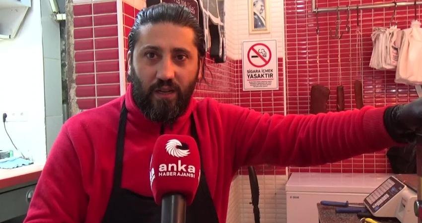 Sinoplu kasap: “Fiyatı uygun olduğu için insanlar balığa yöneliyor. 150-200 liralık düşük bütçeli kıyma veya et alanlar var” Sinop'ta 10 yıldır kasaplık yapan Ayhan Koca, yurttaşın fiyatı uygun