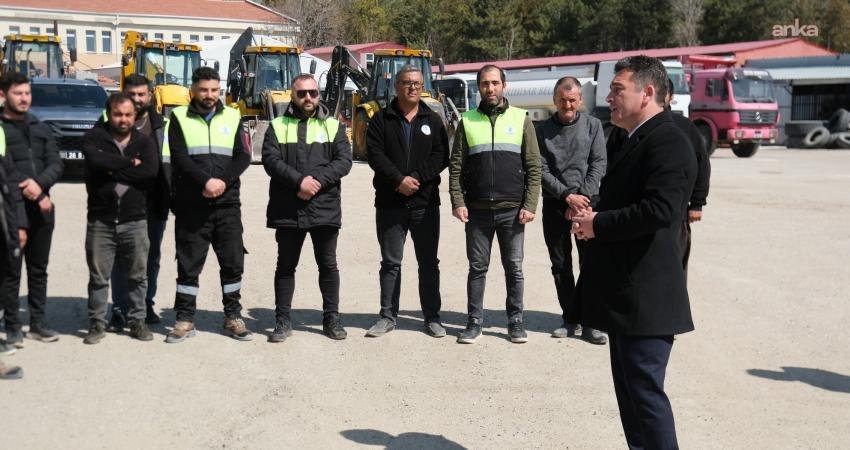 Sivrihisar Belediye Başkanı Dökmeci’den bayram öncesi personele ikramiye müjdesi Sivrihisar Belediye Başkanı Habil Dökmeci, Ramazan Bayramı öncesinde belediye personeliyle