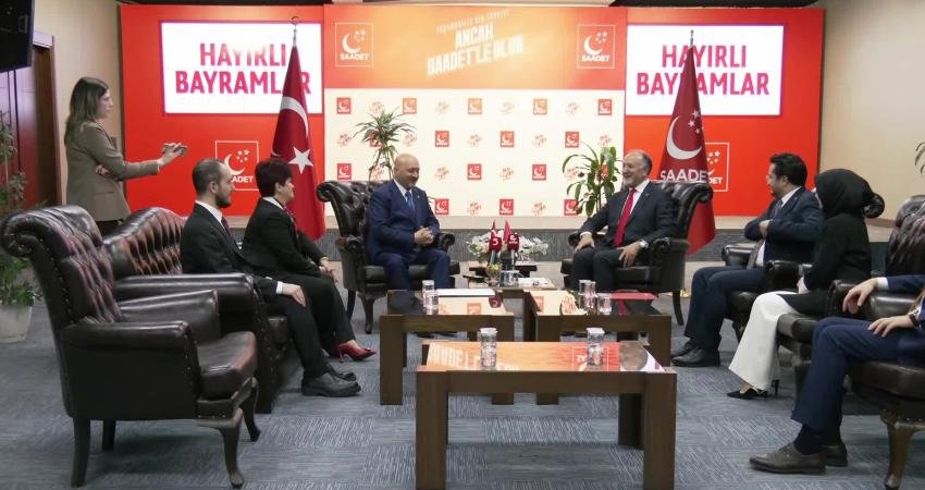 Siyasi partiler arası bayramlaşma… AK Parti heyeti, Saadet Parti heyetiyle bayramlaştı Ramazan Bayramı dolayısıyla AK Parti heyeti Saadet Parti heyetini ziyaret