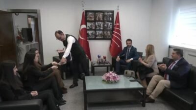 Ramazan Bayramı dolayısıyla Anavatan Partisi, Milli Yol Partisi ve Bağımsız