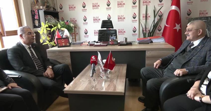 Siyasi partiler arası bayramlaşma… CHP heyeti, Zafer Partisi’ni ziyaret etti Ramazan Bayramı dolayısıyla gerçekleştirilen siyasi partiler arası bayramlaşma kapsamında CHP