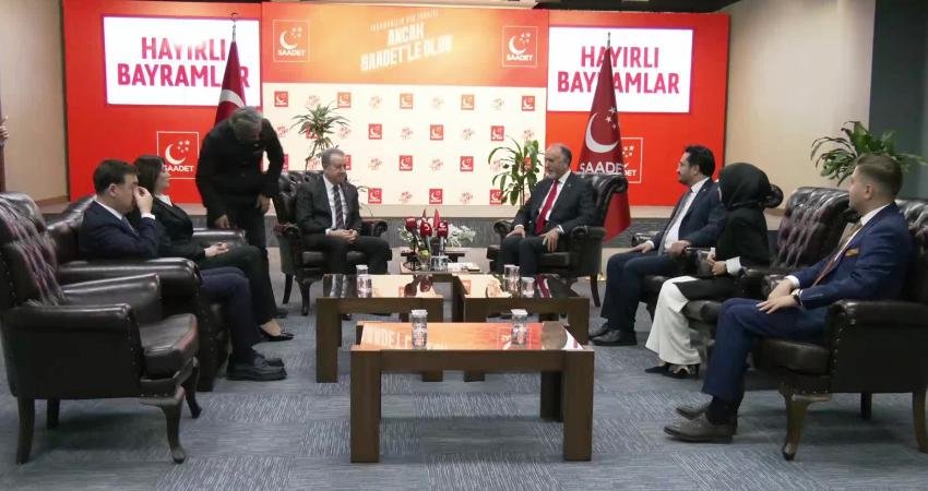 Siyasi partiler arası bayramlaşma… MHP ve DYP heyetinden, Saadet Partisi’ni bayram ziyareti Ramazan Bayramı dolayısıyla MHP ve DYP heyeti, Saadet Partisi heyetini