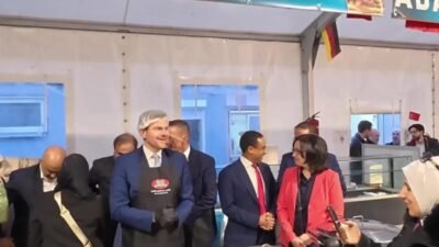 Almanya Sosyal Demokrat parti (SPD) Bavyera Milletvekili Arif Taşdelen, cami