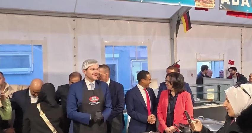 Almanya Sosyal Demokrat parti (SPD) Bavyera Milletvekili Arif Taşdelen, cami