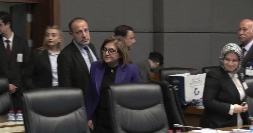 Suça Sürüklenen Çocuklar Komisyonu… Fatma Şahin: Bir çocuk öldüyse öldürenin kaç yaşında olduğuna bakamayız TBMM'de Suça Sürüklenen Çocuklara Yönelik Araştırma Komisyonu'nda sunum yapan Gaziantep