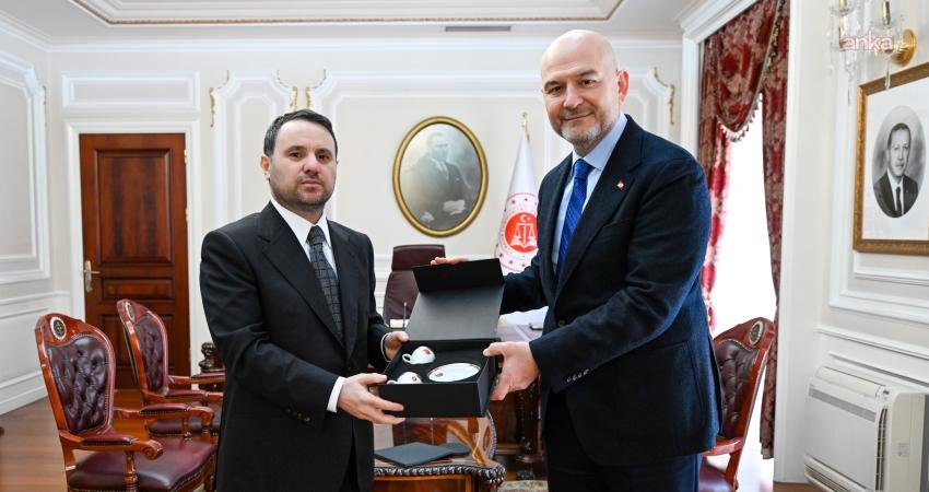 Süleyman Soylu’dan Adalet Bakanı Gürlek’e ziyaret Eski İçişleri Bakanı ve TBMM İçişleri Komisyonu Başkanı Süleyman Soylu,
