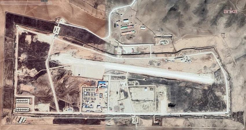 Suriye, Irak’tan ABD üssüne dron saldırısını püskürttü Suriye, Kasrak’taki ABD üssüne Irak’tan düzenlenen dron saldırısını engellediğini açıkladı.