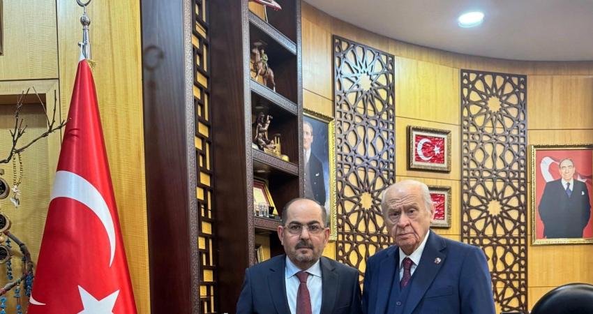 Suriye Türkmen Meclisi Başkanlığına seçilen Abdurrahman Mustafa’ya MHP Genel Başkanı Devlet Bahçeli’den tebrik araması Abdurrahman Mustafa, Suriye Türkmenleri tarafından Suriye Türkmen Meclisi Başkanlığı görevine