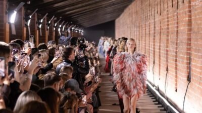 Türk tasarımcı Emre Erdemoğlu, 14-19 Mart 2026 tarihlerinde 200’den fazla