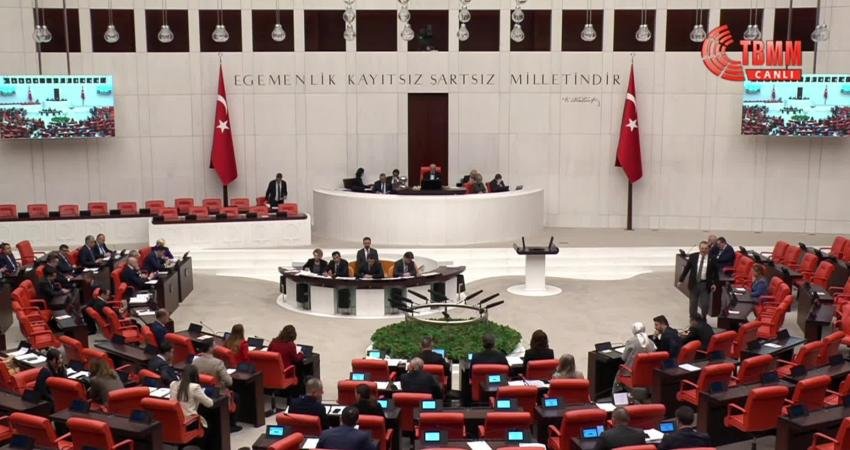 TBMM Genel Kurulu… CHP’li Akay’dan Varlık Fonu tepkisi: Kamu kaynaklarının heba olmaması için Meclis’te hesap verilmelidir TBMM Genel Kurulu’nda söz alan CHP milletvekilleri, iktidarın barınma ve