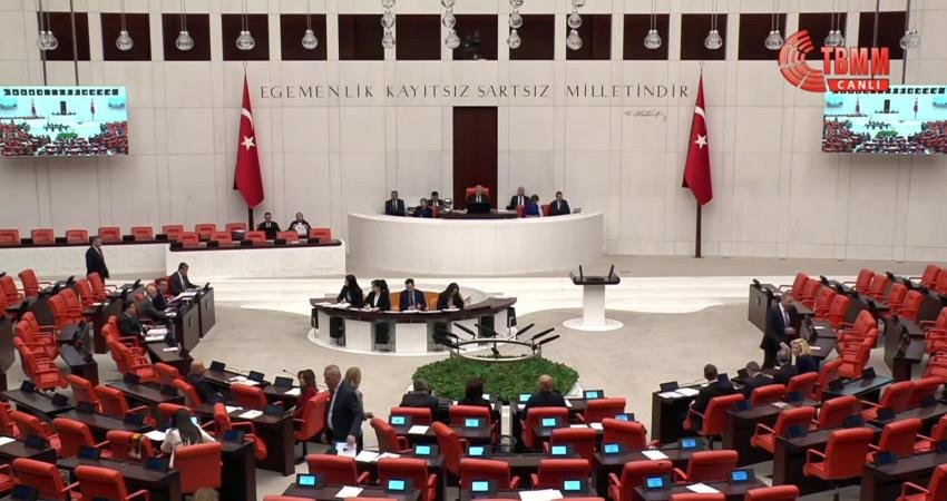 TBMM Genel Kurulu…. CHP’li Emir: “Savaş koşullarında alınması gereken acil önlemler var, benzin ve motorinin ÖTV’sindeki KDV kalıcı olarak kaldırılmalıdır” TBMM Genel Kurulu'nda konuşan CHP Grup Başkanvekili Murat Emir, savaş koşullarında acil