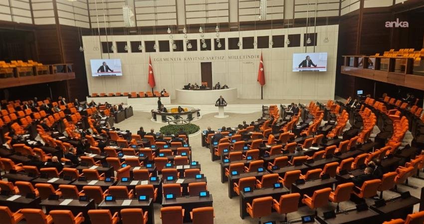 TBMM Genel Kurulu…. İYİ Partili Uz: Siz ‘düzenleme’ derken devletin omurgasını gevşetiyorsunuz, görmüyor musunuz? TBMM Genel Kurulu'nda konuşan İYİ Parti Çanakkale Milletvekili Rıdvan Uz, "Bazı