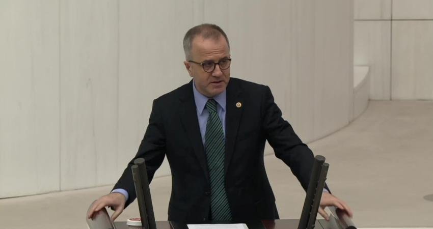 CHP Ankara Milletvekili Okan Konuralp, "İran'a yönelik saldırıları mezhep penceresinden