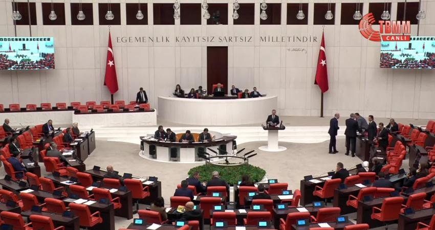 TBMM Genel Kurulu… Yeni Yol Partisi’nin “mal varlıklarının araştırılması” önerisi AK Parti ve MHP milletvekillerinin oylarıyla reddedildi TBMM Genel Kurulu'nda, Yeni Yol Partisi'nin Cumhurbaşkanlığı Hükümet Sistemi'nden sonra görev yapan Cumhurbaşkanı