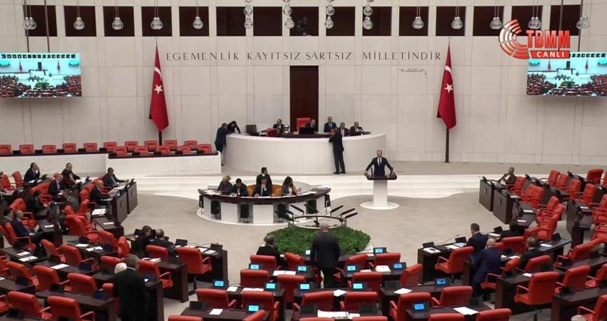 TBMM Genel Kurulu’nda Yeni Yol Grubu’nun bölgedeki son gelişmelerin ülkedeki sosyolojik etkisi üzerine verdiği öneri AK Parti-MHP oylarıyla reddedildi TBMM Genel Kurulu'nda Yeni Yol Grubu'nun bölgesel krizlerin ülkemizdeki sosyolojik