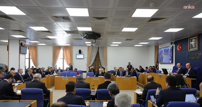 İYİ Partili Usta: Öyle ‘kaynak yok’ falan denilmez. Vatandaştan vergi topluyorsan kaynak budur İYİ Parti Samsun Milletvekili Erhan Usta, kamuoyunun beklediği emekli ikramiyesine