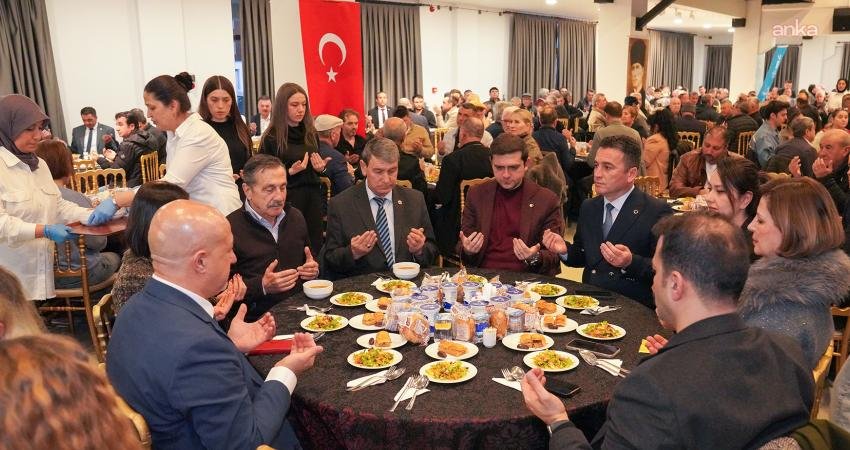 Tepebaşı Belediye Başkanı Ataç, muhtarlarla iftarda bir araya geldi Tepebaşı Belediye Başkanı Ahmet Ataç, Eskişehir’de görev yapan mahalle muhtarları