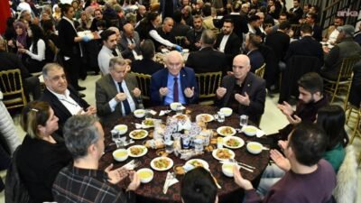 Tepebaşı Belediye Başkanı Ahmet Ataç, Yeşiltepe Mahallesi’nde düzenlenen iftar programında