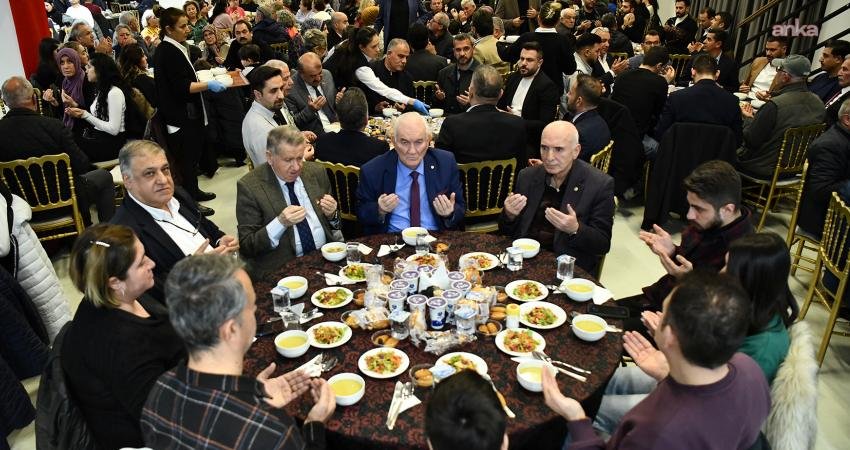 Tepebaşı Belediye Başkanı Ahmet Ataç, Yeşiltepe Mahallesi’nde düzenlenen iftar programında