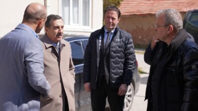 Tepebaşı Belediye Başkanı Ahmet Ataç, mahalle ziyaretleri kapsamında Alınca Mahallesi Muhtarı