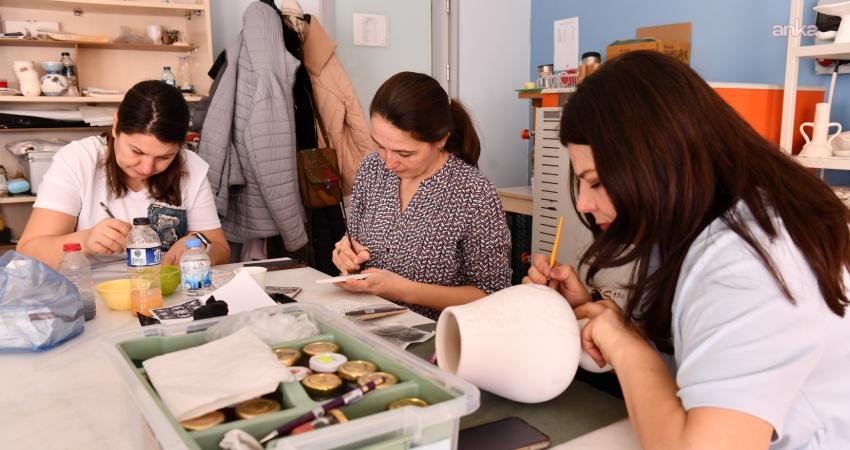 Tepebaşı Belediyesi’nden 28 branşta ücretsiz kurs hizmeti Tepebaşı Belediyesi, bünyesindeki 24 belde evi ve 9 deneyimli kafede