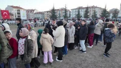 Tepebaşı Belediyesi’nin ramazan ayı dolayısıyla Çamlıca Mahallesi’nde düzenlediği geleneksel sokak