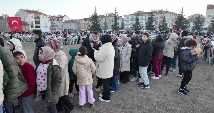 Tepebaşı Belediyesi’nin ramazan ayı dolayısıyla Çamlıca Mahallesi’nde düzenlediği geleneksel sokak