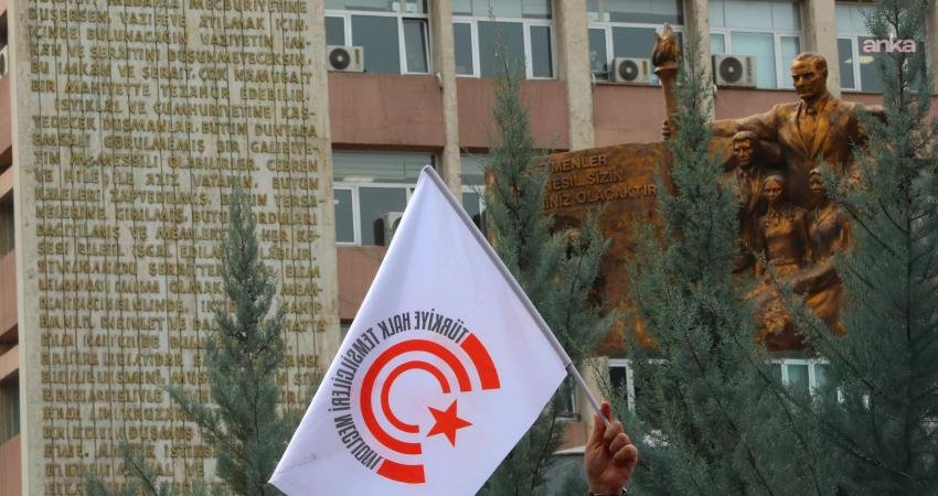 THTM’den MEB önünde eylem: “Kamusal alanın dinselleştirilmesi ve eğitimin piyasalaştırılması Cumhuriyet’in aydınlanmacı birikimini tasfiye etmiştir” Türkiye Halk Temsilcileri Meclisi (THTM), 3 Mart Devrim Yasaları'nın yıl dönümünde Milli