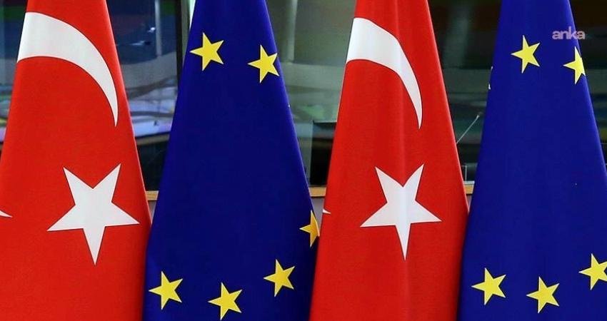 Ticaret Bakanı Bolat: Avrupa Birliği ile ekonomik ve ticari konulardaki yürüttüğümüz diplomasi trafiğinin olumlu sonuçlar vermesinden memnuniyet duyuyoruz Ticaret Bakanı Ömer Bolat, Avrupa Birliği’nin Sanayi Hızlandırma Yasası taslağında