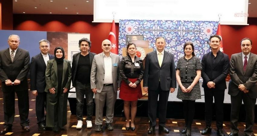 Tıp dünyasının kalbi Berlin’de attı… Berlin Türk Sağlık Elemanları Derneği’nin kuruluşunun 43. yıl dönümünü törenle kutlandı Almanya’nın Berlin kentinde faaliyet gösteren Berlin Türk Sağlık Elemanları Derneği'nin