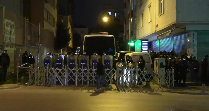 TİP’ten, Fatmanur Çelik ve kızı için Kur’an’a Hizmet Vakfı önünde eylem: Hiçbir tarikat çocukların yaşam hakkından daha dokunulmaz değildir Türkiye İşçi Partisi (TİP) İstanbul İl Örgütü, Kur'an’a Hizmet Vakfı