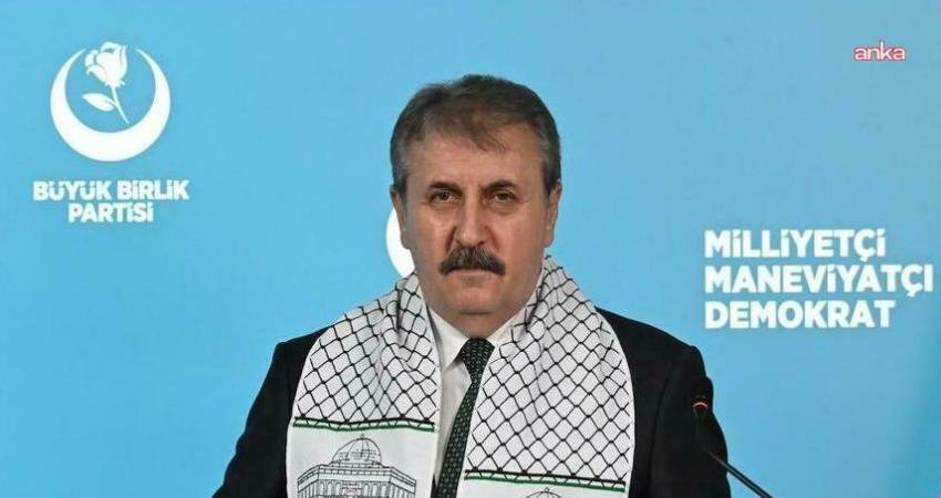 Büyük Birlik Partisi Genel Başkanı Mustafa Destici, Tokat'ın Niksar ilçesinde