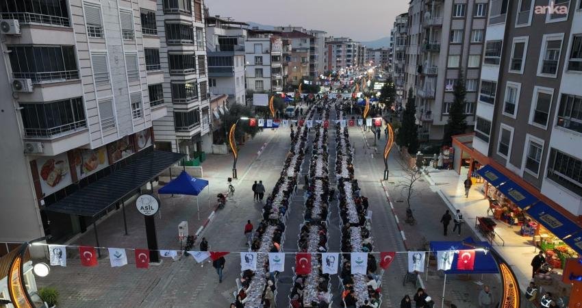 Torbalı Belediyesi, ramazan ayının ilk toplu iftar organizasyonunu, Muratbey Mahallesi