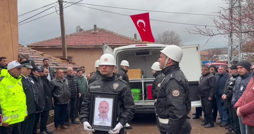 Trafik kazasında şehit olan polis memuru Serkan Ünal, Kırıkkale’de son yolculuğuna uğurlandı Mersin’de 23 Mart 2026 tarihinde meydana gelen trafik kazasında ağır