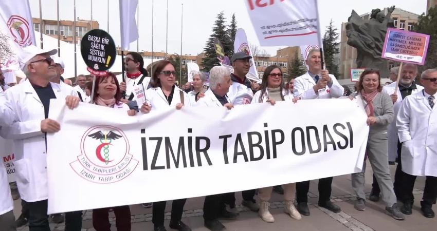 (ANKARA) - Türk Tabipleri Birliği’nin Diyarbakır’dan başlattığı "Beyaz Yürüyüş", 14 Mart Tıp Bayramı'nda