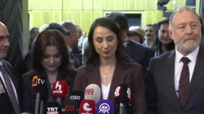 Tülay Hatimoğulları: “İmralı’da bir konut yapıldığı bilgisi var ve bu konuta henüz Sayın Öcalan taşınmış değil” DEM Parti Eş Genel Başkanı Tülay Hatimoğulları, "İmralı'da bir konut