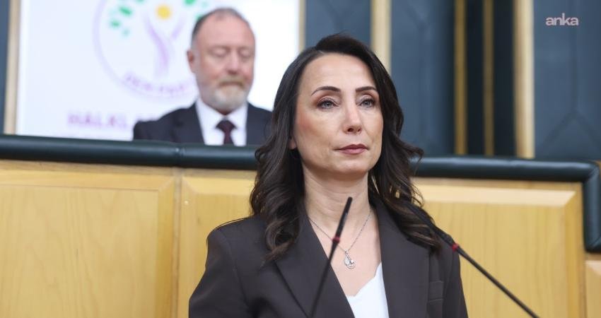 Tülay Hatimoğulları’ndan Esra Işık’ın tutuklanmasına tepki: Toprağını, suyunu, yaşamını savunan bir kadın bugün cezaevinde DEM Parti Eş Genel Başkanı Tülay Hatimoğulları, İkizköylü Esra Işık'ın