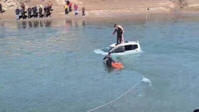 Tunceli Merkez’de bulunan Mameki Köprüsü üzerinde sürücüsünün direksiyon hakimiyetini kaybeden
