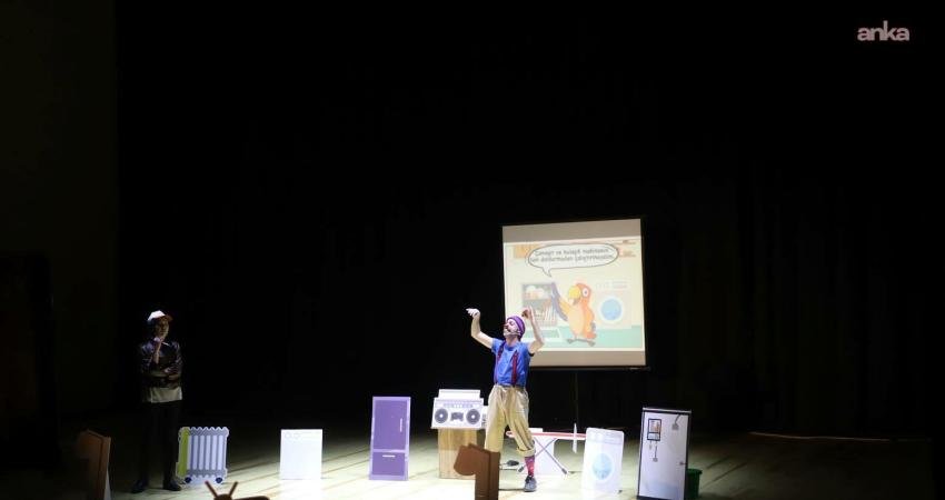 Turgutlu Belediyesi Ekrem Gürel Kültür Merkezi’nde iki etkinlik birden Turgutlu Belediyesi Ekrem Gürel Kültür Merkezi, Genç Yetişkinler Tiyatro Ekibi'nin