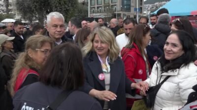 Tutuklu Kuşadası Belediye Başkanı Ömer Günel'in eşi Duygu Günel yurttaşları