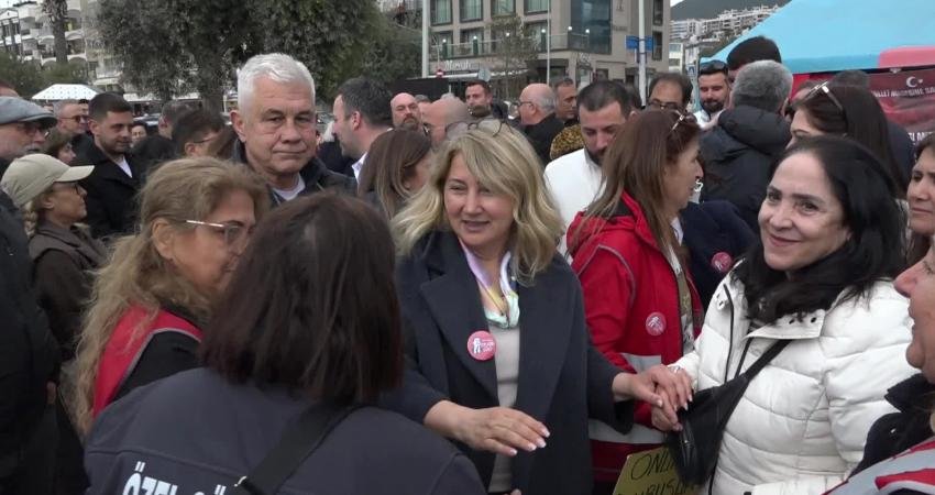 Tutuklu Kuşadası Belediye Başkanı Ömer Günel'in eşi Duygu Günel yurttaşları