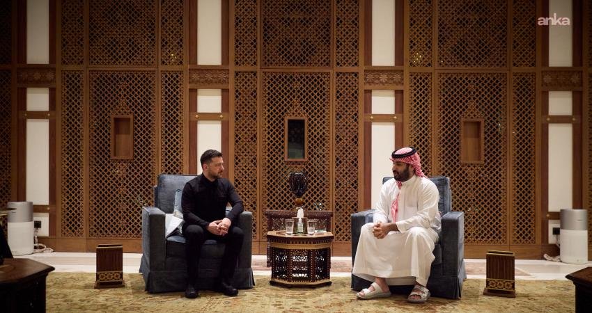 Ukrayna Devlet Başkanı Zelenski: Ukrayna ile Suudi Arabistan arasında savunma iş birliği anlaşması imzalandı Ukrayna Devlet Başkanı Volodimir Zelenski, Ukrayna’nın Suudi Arabistan ile savunma alanında