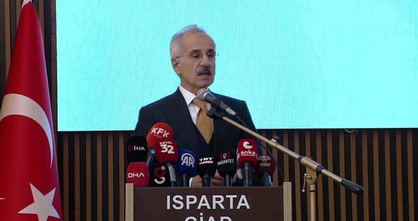 Ulaştırma ve Altyapı Bakanı Uraloğlu: “Hürmüz Boğazı’nda Türk bayraklı gemiler için güvenlik seviyesini en üst düzeye çıkardık” Ulaştırma ve Altyapı Bakanı Abdulkadir Uraloğlu, Hürmüz Boğazı'ndaki riskler nedeniyle