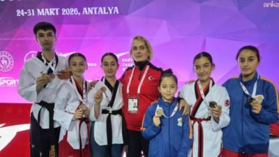 Seferihisar Belediyesi sporcuları, Antalya’da düzenlenen Türkiye Uluslararası Taekwondo Poomsae Teknik