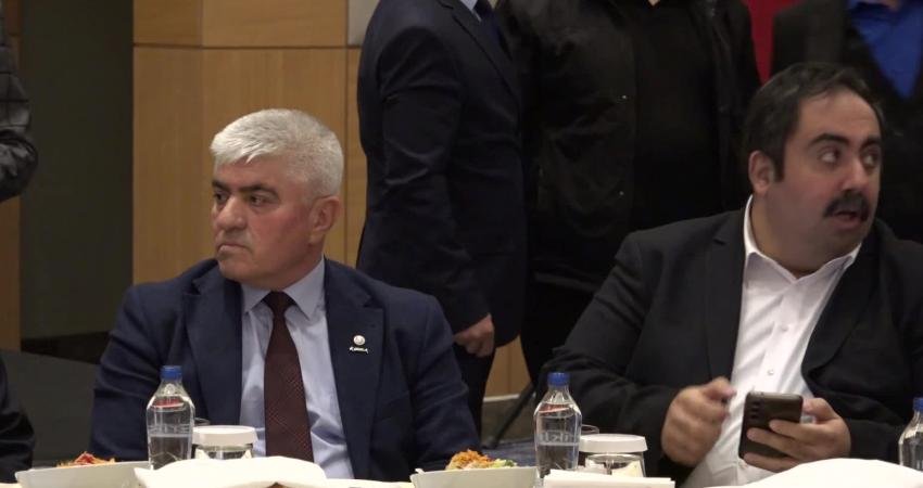 Ümit Özdağ: Eğer bu ülkede muhalifseniz, hükümeti eleştiriyorsanız size farklı yasalar uygulanıyor Ümit Özdağ, Zafer Partisi Malatya İl Teşkilatı’nın düzenlediği iftar programına