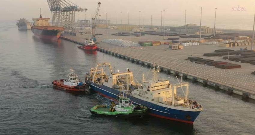 Umman’daki Duqm Limanı’na saldırı düzenlendi Umman'ın Duqm Limanı'ndaki yakıt tankerlerine yönelik insansız hava aracıyla saldırılar