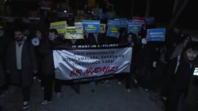 19 Mart operasyonunun birinci yıl dönümünde üniversite öğrencileri Beyazıt'ta toplandı,